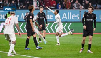 Augsburg schießt sich mit traumhaftem Volley zum Sieg gegen Gladbach