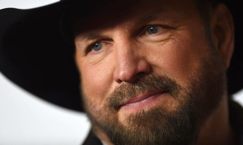 Le chanteur de country Garth Brooks accusé de viol par son ancienne coiffeuse et maquilleuse