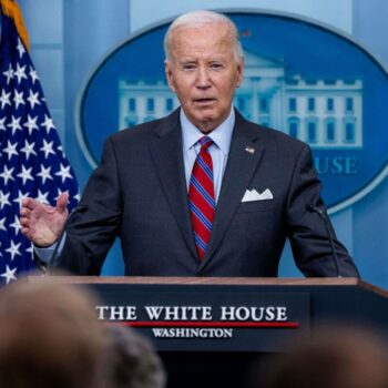 A un mois de la présidentielle, Biden s’inquiète que le scrutin ne soit pas « pacifique » à cause de Trump