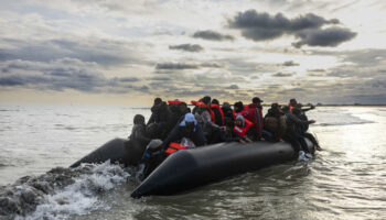 Plusieurs migrants dont un enfant meurent en tentant la traversée de la Manche