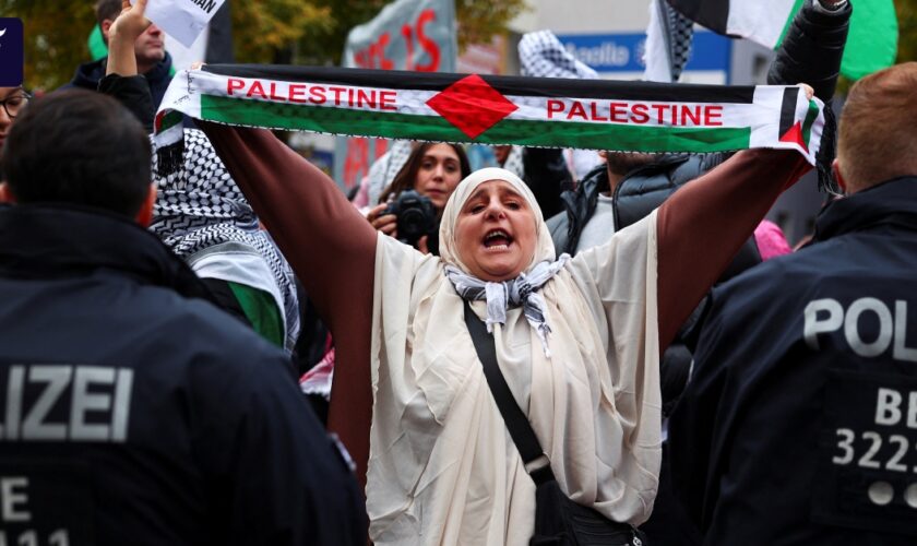 Demonstrationen vor dem Jahrestag: Vereinzelte „Hamas“-Rufe aus der Menge