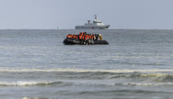 Migrants : près d'un millier de traversées illégales de la Manche samedi, un record pour 2024