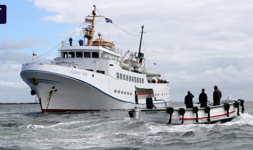 Schleswig-Holstein: Helgolandfähre treibt nach Stromausfall auf Nordsee