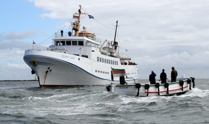 Schifffahrt: Helgoland-Fähre treibt nach Stromausfall auf der Nordsee