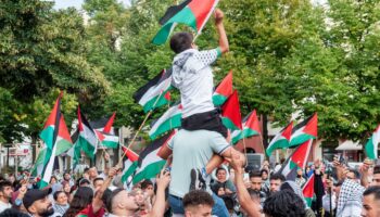 Gewalt eskaliert auf Pro-Palästina-Demo – Scholz ruft zu Solidarität mit Juden auf