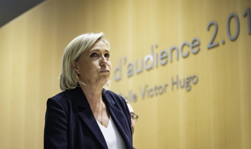 La défense risquée et offensive de Marine Le Pen au procès des assistants du RN