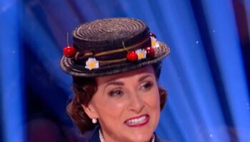 Strictly viewers left ‘distracted’ by ‘awful’ blunder behind unaware Shirley Ballas