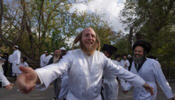 Thousands of Jewish pilgrims make journey to Ukraine despite war warnings