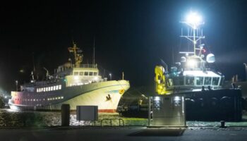 Havarie vor Helgoland: Fähre treibt steuerlos auf Nordsee – Passagiere berichten von Chaos-Überfahrt