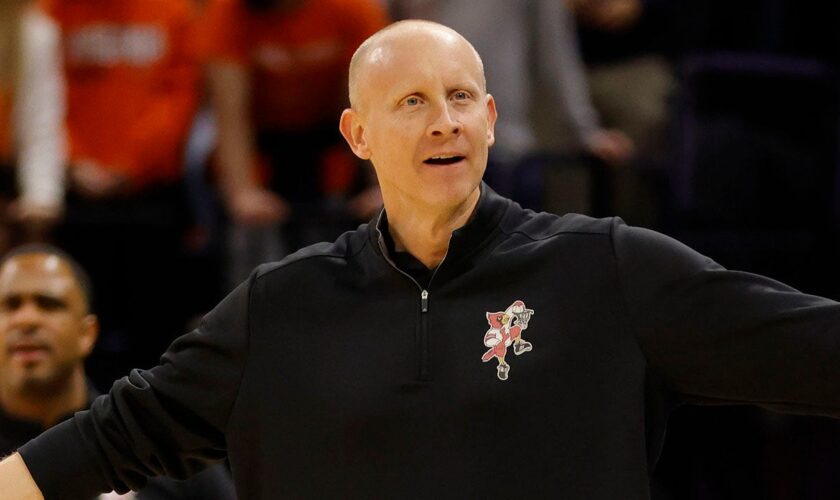 Charleston's Chris Mack has fiery message for 'dumb---es' after getting criticized over post about daughter