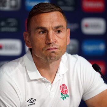 Kevin Sinfield to continue with England coaching role after agreeing new terms