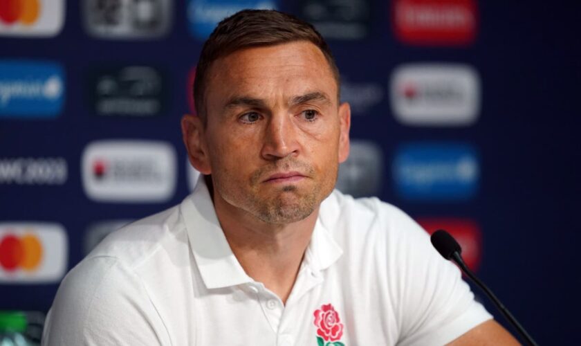 Kevin Sinfield to continue with England coaching role after agreeing new terms