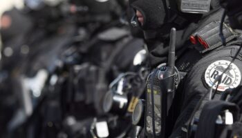 RAID Police (Search Assistance Intervention Deterrence) prepares for an intervention at the military Camp of Beynes during a joint exercise with the GIGN (Intervention Group of French Police Force) in April 15, 2008.   AFP PHOTO JOEL SAGET / AFP PHOTO / JOEL SAGET