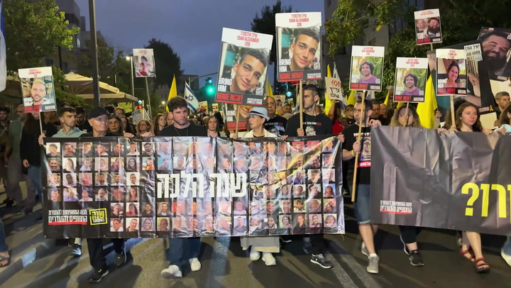 Israeli hostages’ families march to Netanyahu