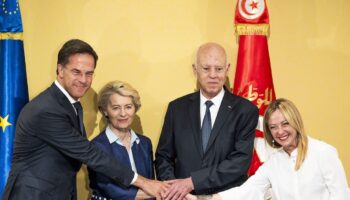 Le 16 juillet 2023, à Tunis, le premier ministre néerlandais Mark Rutte, le Première ministre italienne Georgia Meloni, la cheffe de la Commission européenne Ursula Von Der Leyen et le président tunisien Kaïs Saied.