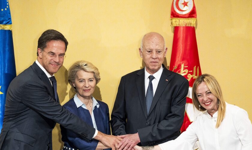 Le 16 juillet 2023, à Tunis, le premier ministre néerlandais Mark Rutte, le Première ministre italienne Georgia Meloni, la cheffe de la Commission européenne Ursula Von Der Leyen et le président tunisien Kaïs Saied.