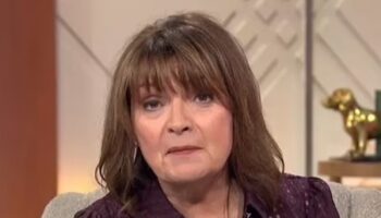 Lorraine Kelly halts programme to announce death of co-star