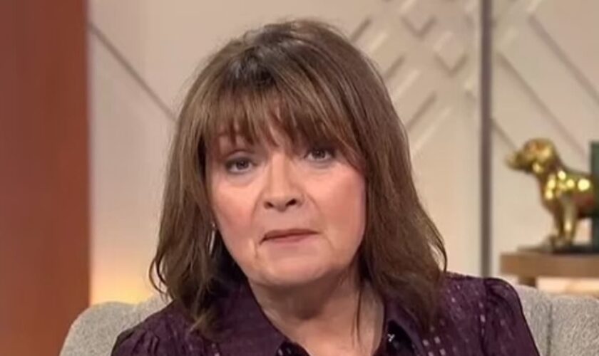 Lorraine Kelly halts programme to announce death of co-star