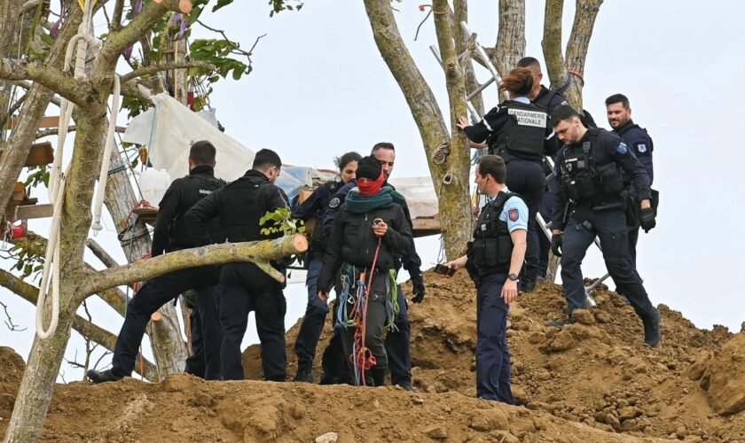 A69 Castres-Toulouse : les derniers militants de la ZAD délogés, 16 personnes interpellées