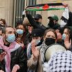 Des manifestants pro-palestiniens à Sciences Po Paris, le 26 avril 2024