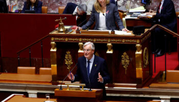 “Le sentiment de fragilité du gouvernement Barnier est total”, malgré le rejet de la motion de censure du NFP