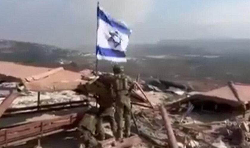 Ce drapeau israélien planté dans le sud du Liban par des soldats de Tsahal est hautement symbolique