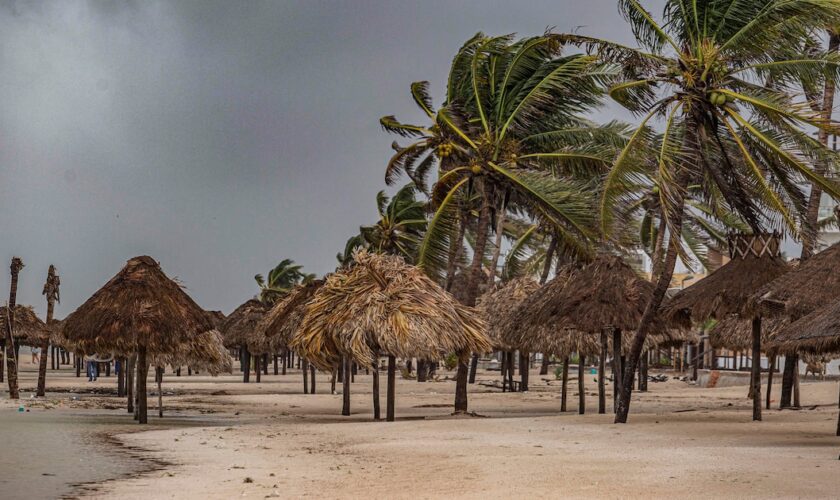 L'ouragan, se déplace de sud-ouest en nord-est dans le golfe du Mexique.