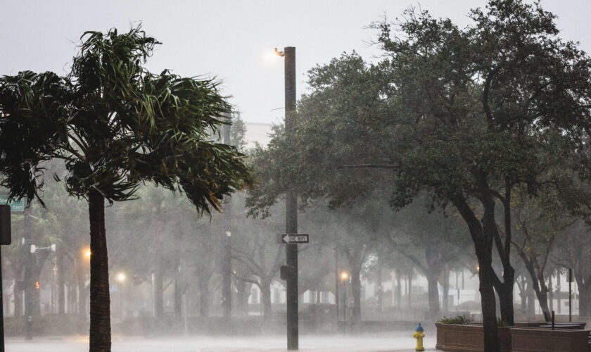 Ouragan Milton, en direct : la Floride inondée, la trajectoire se précise