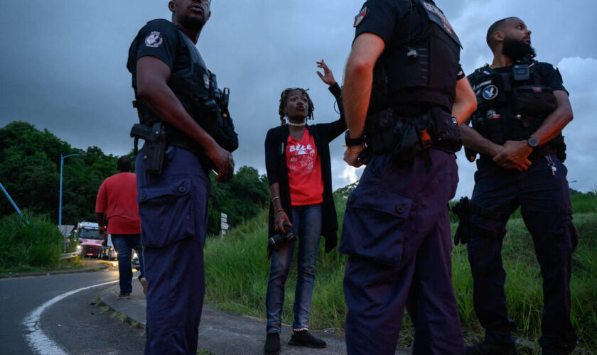 Martinique : un bâtiment municipal incendié et quatre gendarmes légèrement blessés