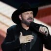 Garth Brooks launches 'high-risk' strategy against accuser in sex assault claim: expert