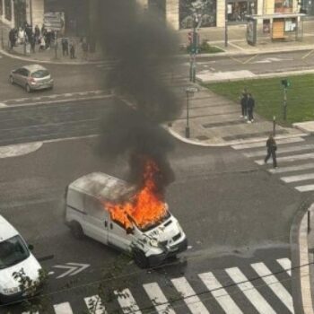 Grenoble : un fourgon de transport de fonds Loomis attaqué à la kalachnikov en plein centre-ville, les malfaiteurs en fuite