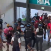 En Martinique, l’aéroport Aimé-Césaire envahi par des manifestants contre la vie chère