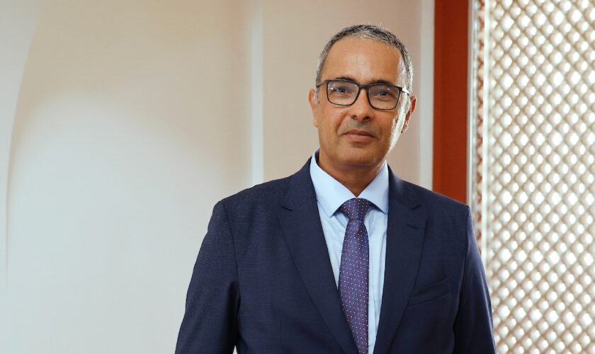 L'écrivain franco-algérien Kamel Daoud, le 27 août 2022 à Oran, en Algérie