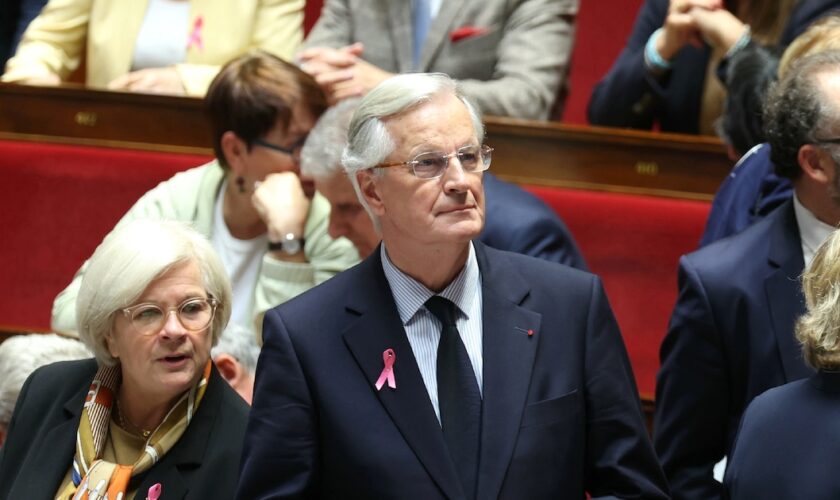 La ministre du Partenariat avec les territoires et de la Décentralisation Catherine Vautrin et le Premier ministre Michel Barnier à l'Assemblée nationale, le 1er octobre 2024