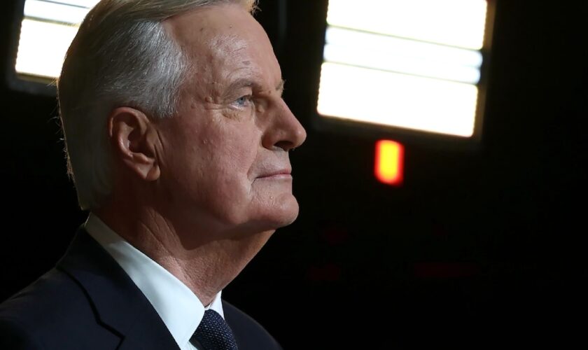 Le Premier ministre Michel Barnier le 3 octobre 2024 à Aubervilliers avant de passer dans l'émission "L'Evénement" sur France 2