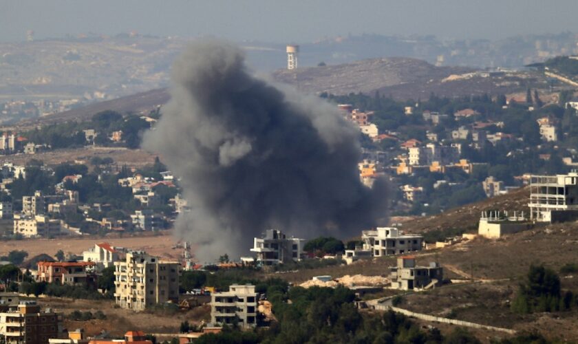 Bombardements israéliens à Kfar Tibnit dans le sud du Liban, le 11 octobre 2024