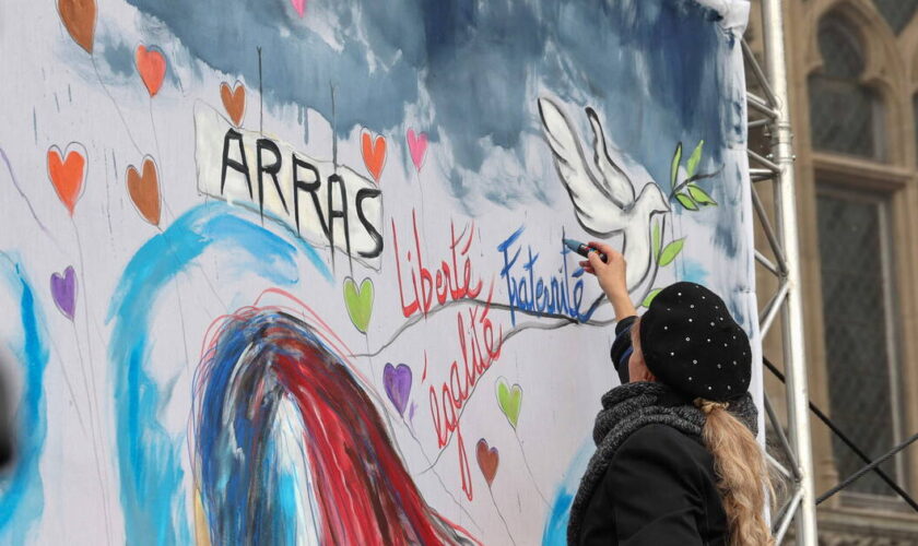 Hommage à Dominique Bernard, intensification du conflit au Proche-Orient, nouvelle loi immigration… L’actu de ce week-end des 12 et 13 octobre