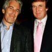 Donald Trump accusé d’avoir agressé sexuellement une mannequin rencontrée via Jeffrey Epstein, révèle le «Guardian»