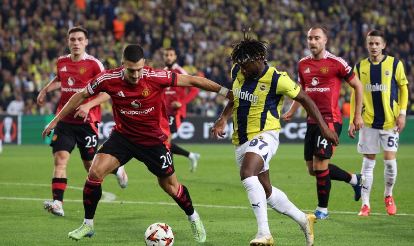 Fenerbahce vs Manchester United LIVE: Europa League latest score updates as Jose Mourinho faces former side