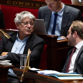 Budget 2025 : la gauche et les macronistes veulent accélérer les débats pour « aller jusqu’au vote »