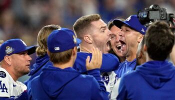 Freddie Freeman's walk-off grand slam gives Dodgers Game 1 World Series win vs. Yankees