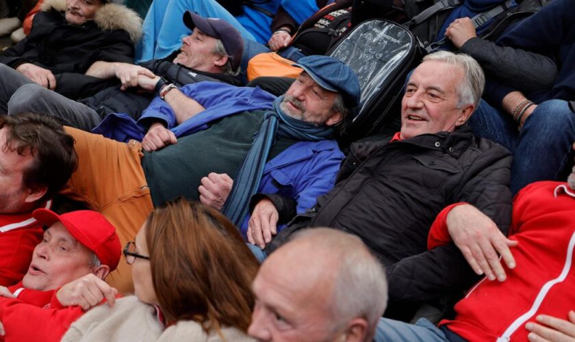 La fermeture du club de pétanque de Montmartre, “une honte”