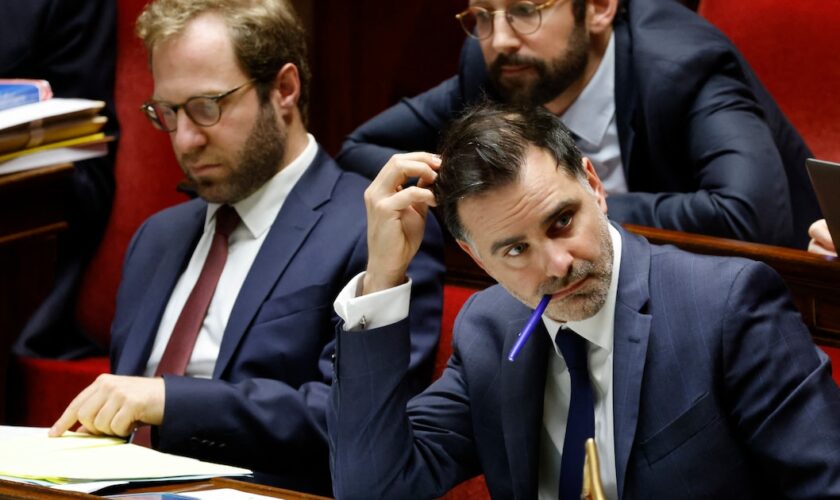 Le ministre de l'Économie Antoine Armand et le ministre français du Budget et Laurent Saint-Martin à l'Assemblée nationale, le 22 octobre 2024.