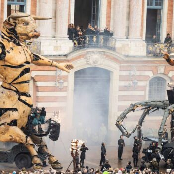 Une femme-scorpion et un minotaure géants déambulent dans Toulouse ce week-end, un million de spectateurs attendus