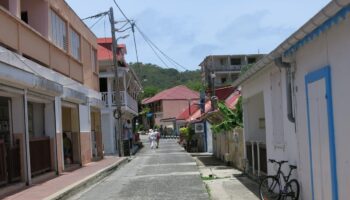 Coupure d’électricité en Guadeloupe : rétablissement du courant espéré ce week-end, le couvre-feu partiellement reconduit