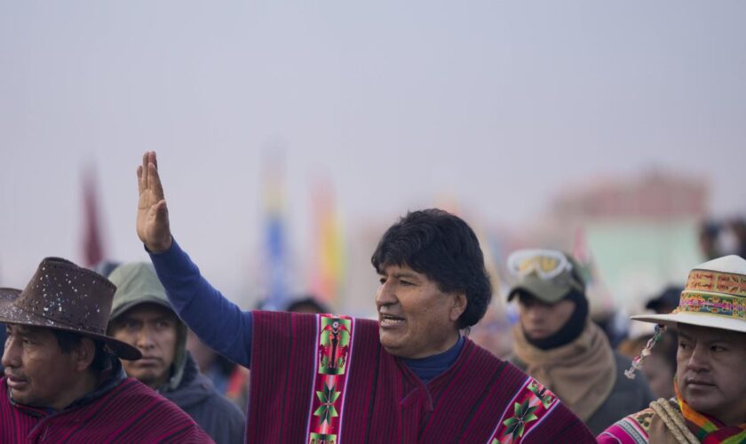 « La voiture avec laquelle je suis arrivé a reçu 14 balles » : l’ex-président bolivien Evo Morales dit avoir été visé par des tirs