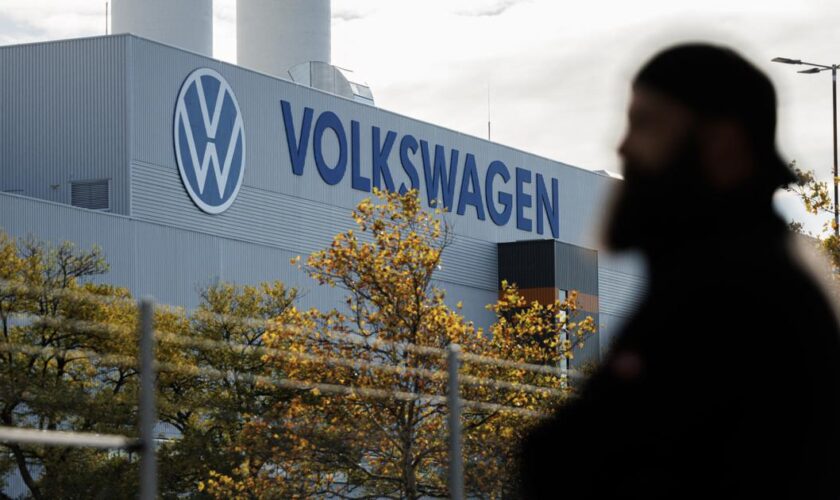 Volkswagen envisage de fermer au moins trois usines et de supprimer des dizaines de milliers d’emplois