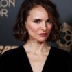 Ballon d’Or 2024 : Natalie Portman fait une apparition surprise sur le tapis rouge et sur scène