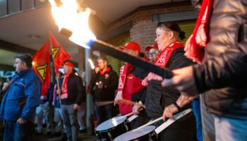 Warnstreik startet – auch im gefährdeten Auto-Werk Osnabrück