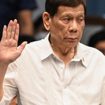 Auditionné au Sénat, l’ex-président Duterte défend mordicus sa guerre contre la drogue